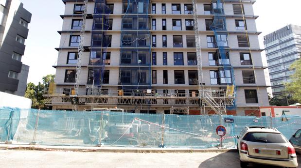 Edificio en construcción en la avenida de Burgos, en Madrid